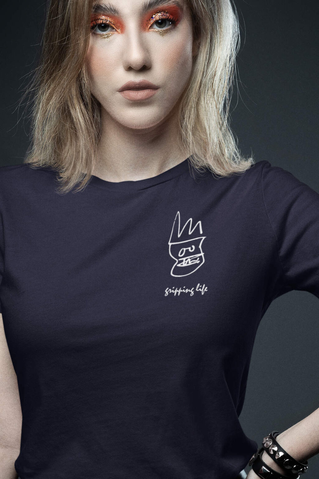 Skull And Crown Dark Tee By Gripping Life - Navy
